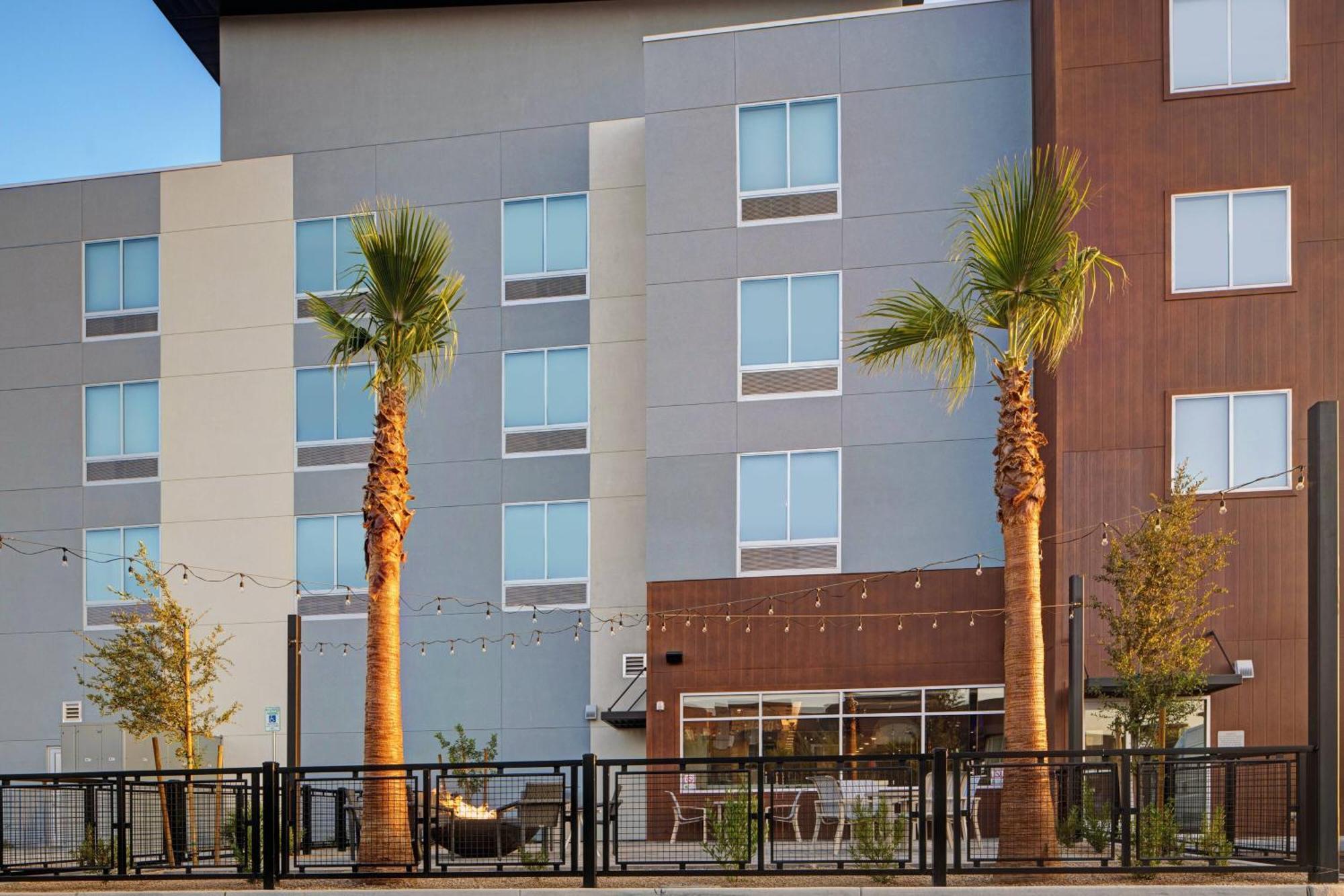 Towneplace Suites By Marriott Phoenix Glendale Sports & Entertainment District Exterior photo